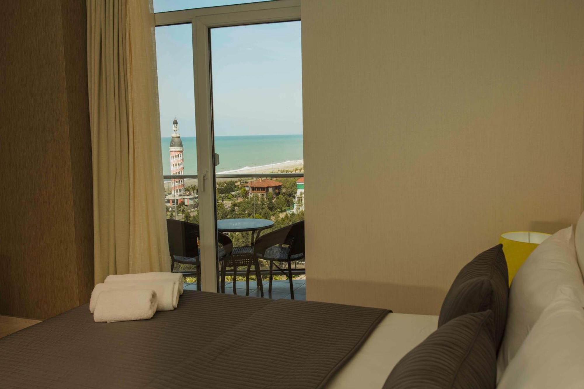 Panorama Sea Tower Aparthotel บาทูมิ ภายนอก รูปภาพ