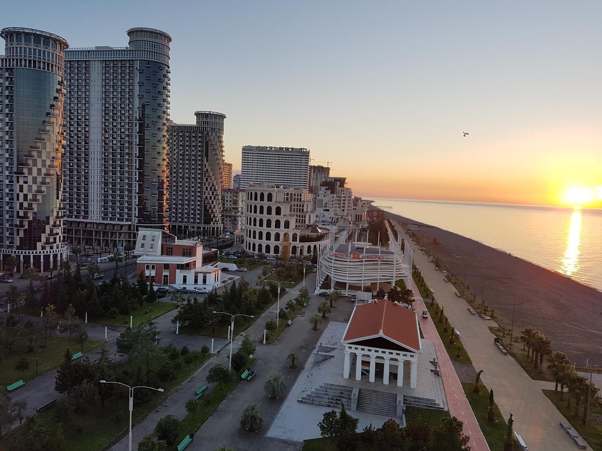 Panorama Sea Tower Aparthotel บาทูมิ ภายนอก รูปภาพ
