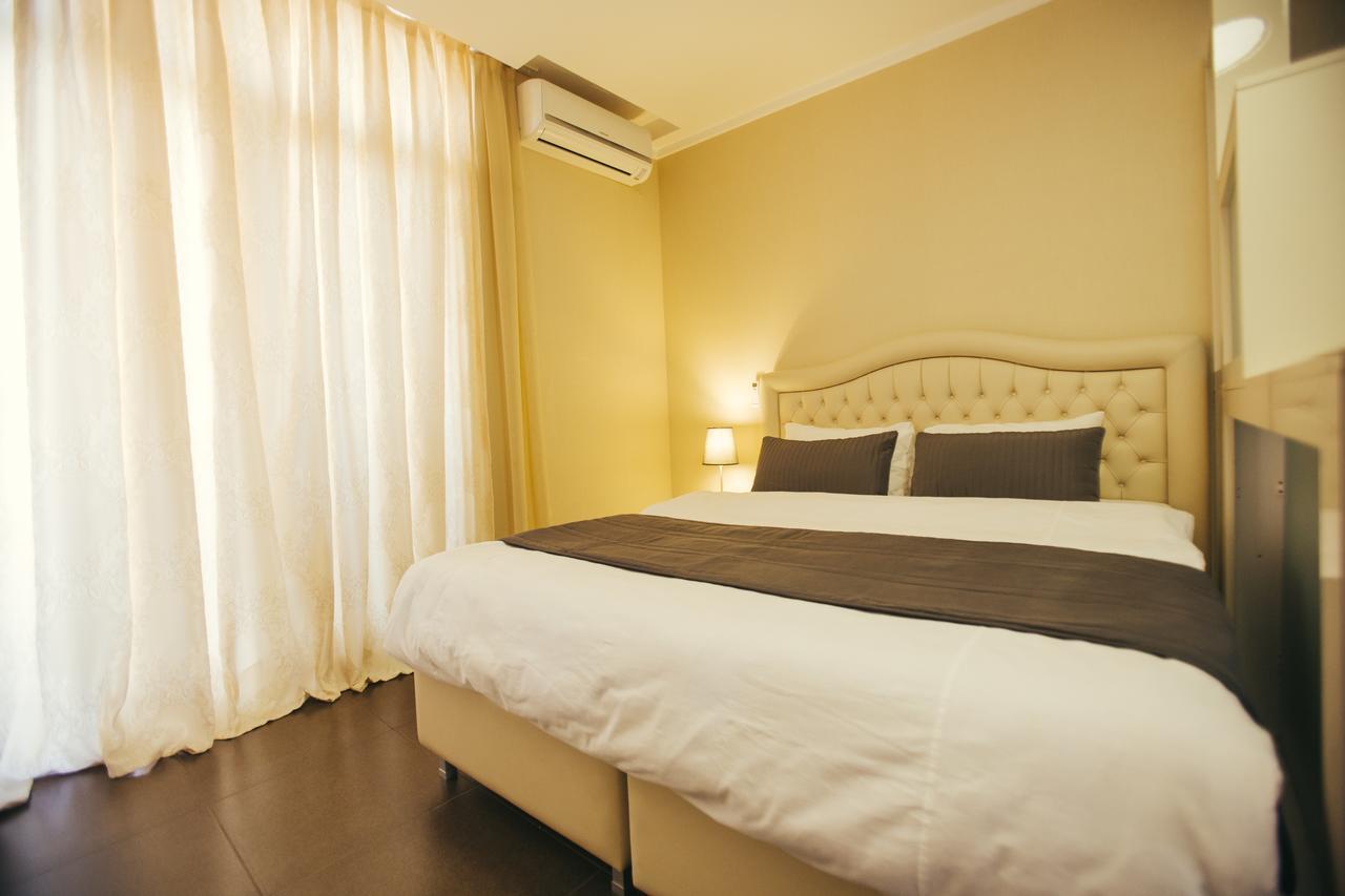 Panorama Sea Tower Aparthotel บาทูมิ ภายนอก รูปภาพ